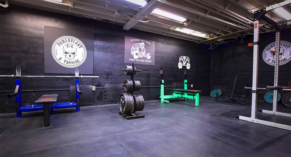 The inside of a weight lifting gym with no people.
